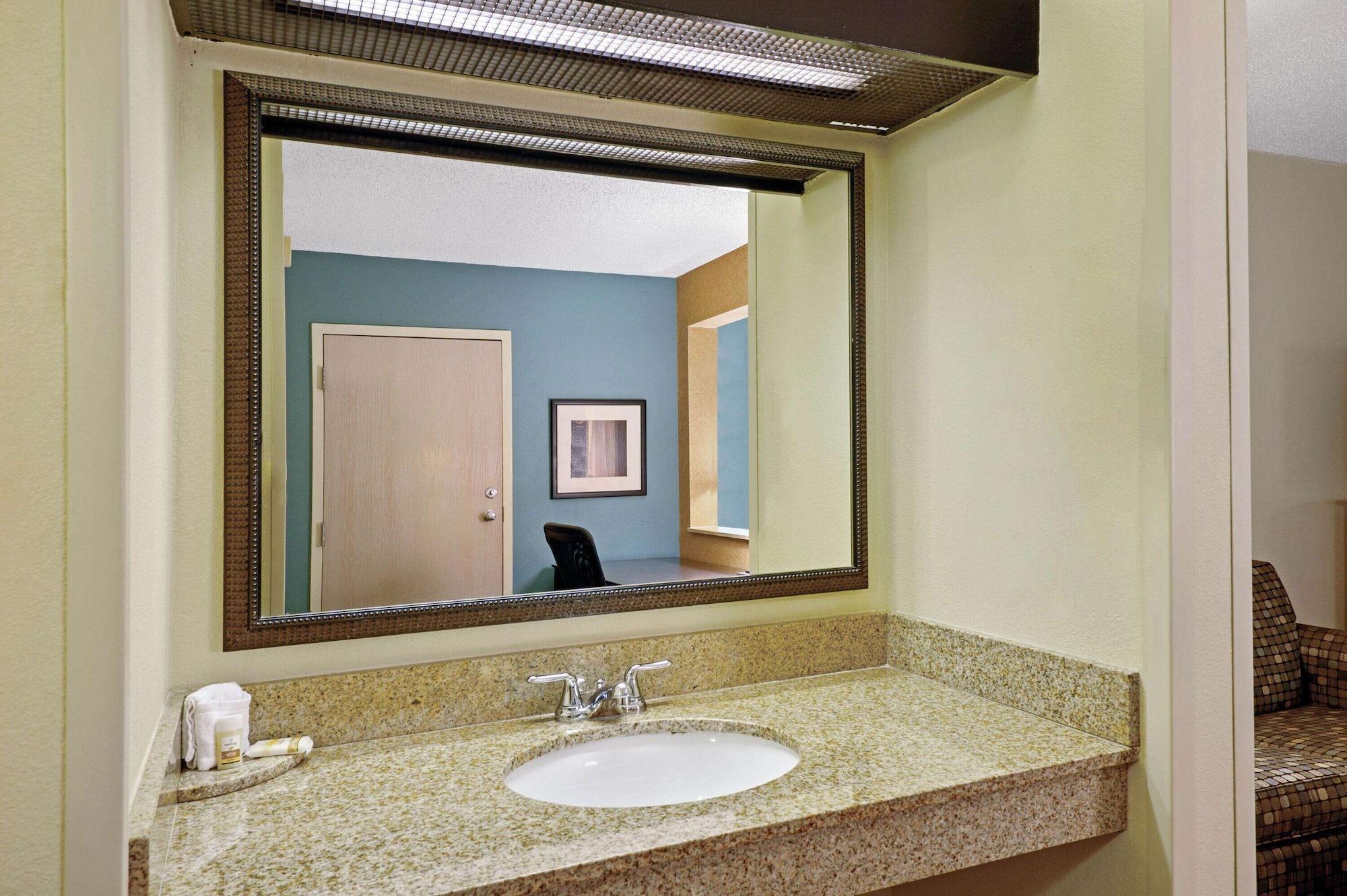 La Quinta Inn By Wyndham Columbia Se Fort Jackson Kültér fotó