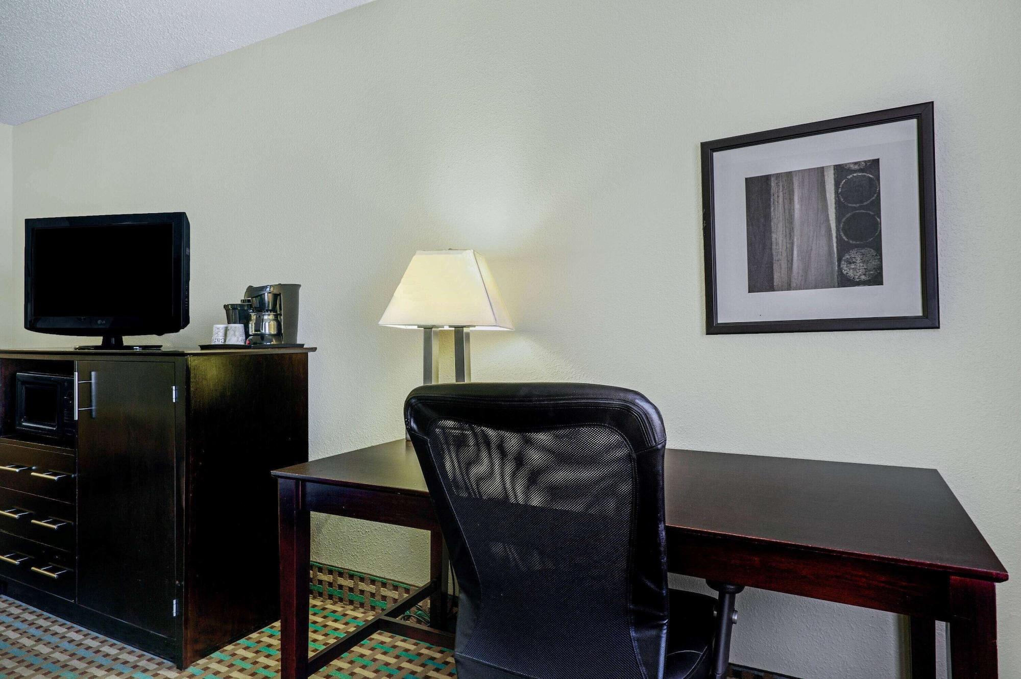 La Quinta Inn By Wyndham Columbia Se Fort Jackson Kültér fotó