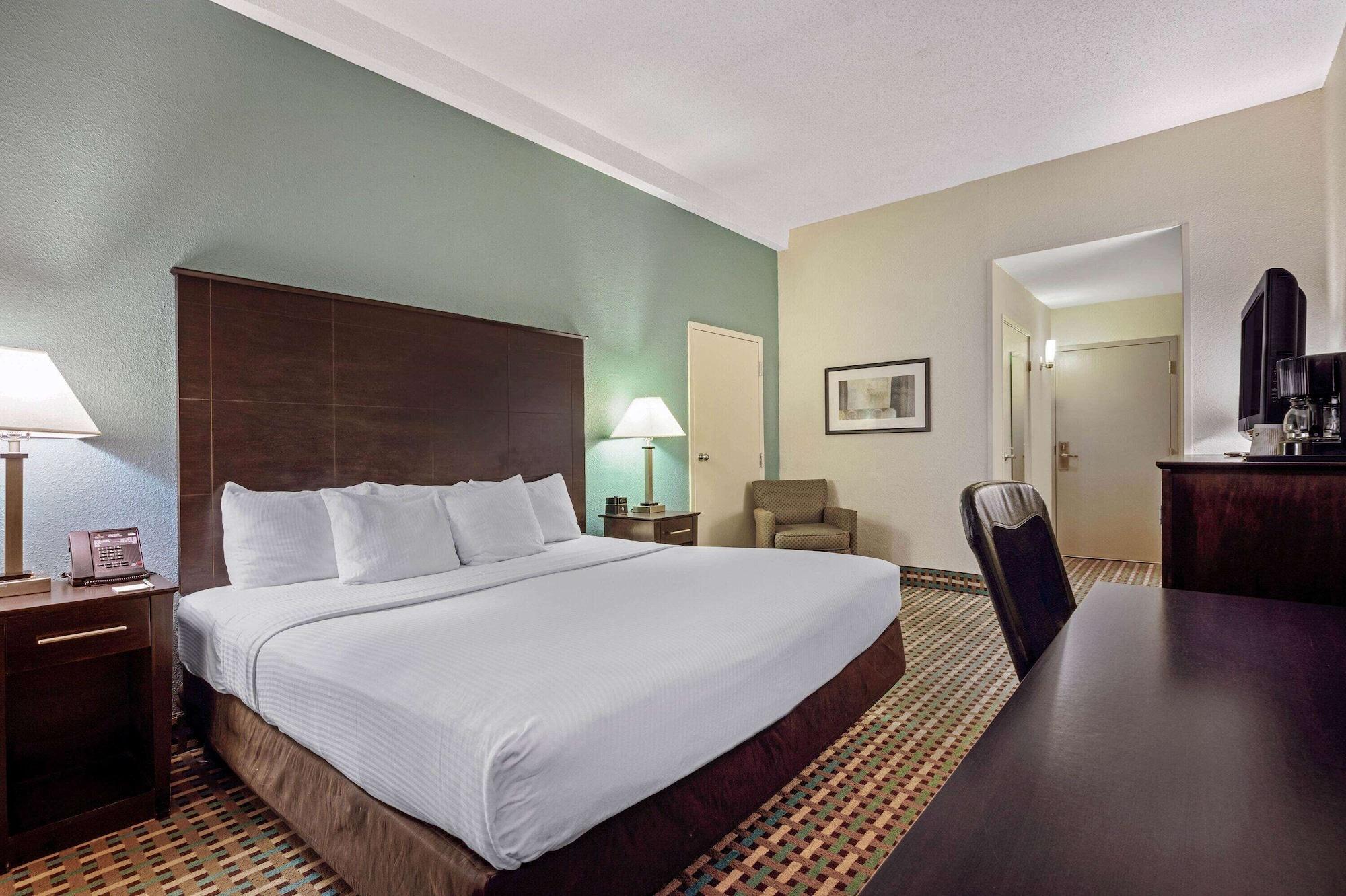 La Quinta Inn By Wyndham Columbia Se Fort Jackson Kültér fotó
