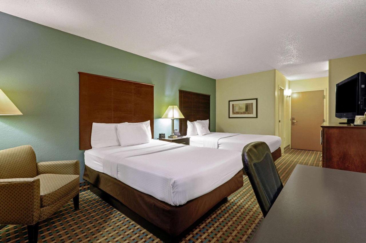 La Quinta Inn By Wyndham Columbia Se Fort Jackson Kültér fotó
