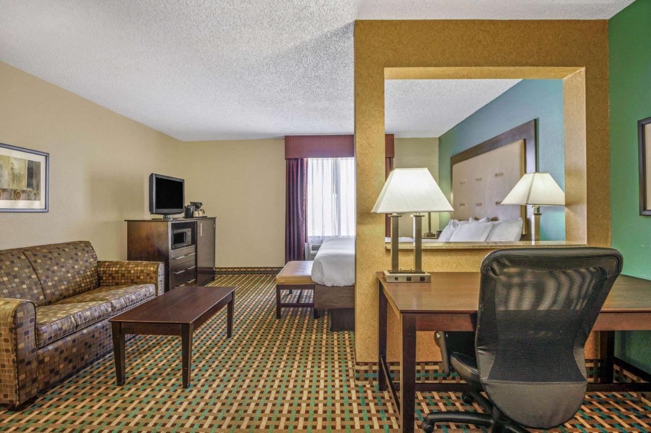 La Quinta Inn By Wyndham Columbia Se Fort Jackson Kültér fotó