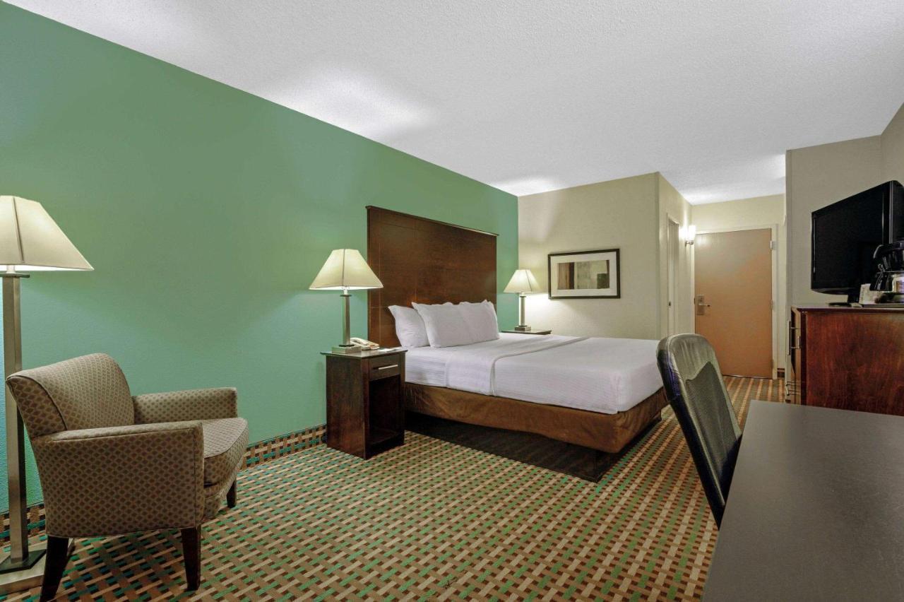 La Quinta Inn By Wyndham Columbia Se Fort Jackson Kültér fotó